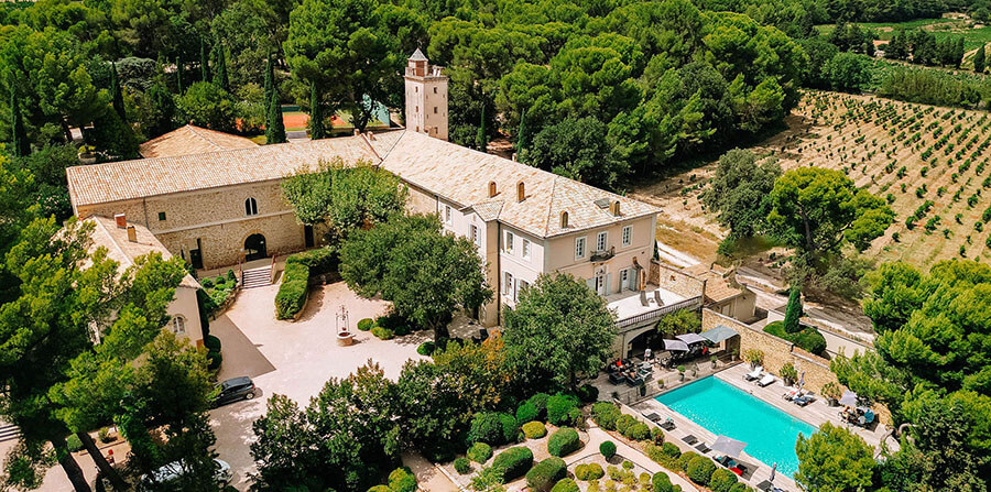 Château La Tour Vaucros, a wedding venue near Avignon in Provence