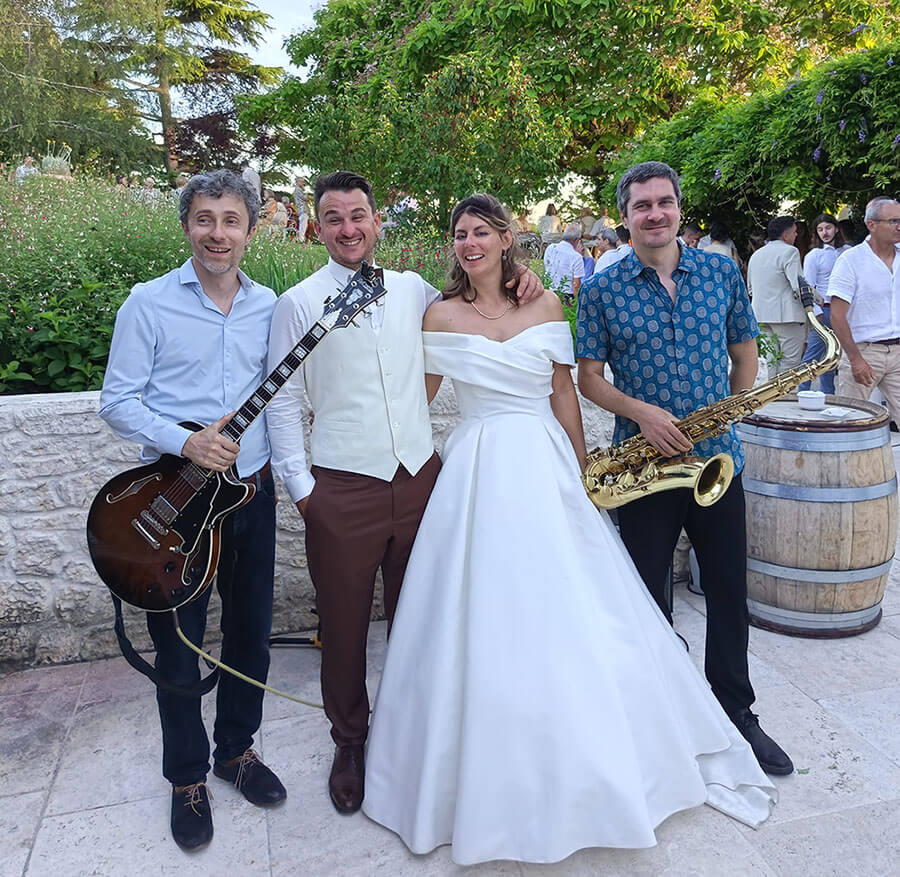 Dilia Jazz Band performing live for a newly married couple in Provence
